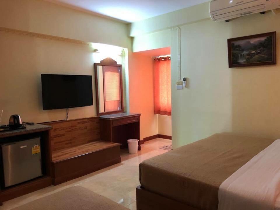 Lisa Chiang Mai Hotel Exterior photo